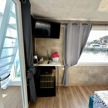 Houseboat Riviera Luxury Hotel en barco