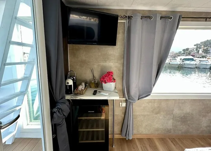 Houseboat Riviera Luxury Hotel en barco